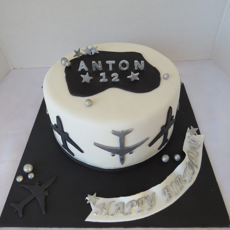 Cake with airplanes