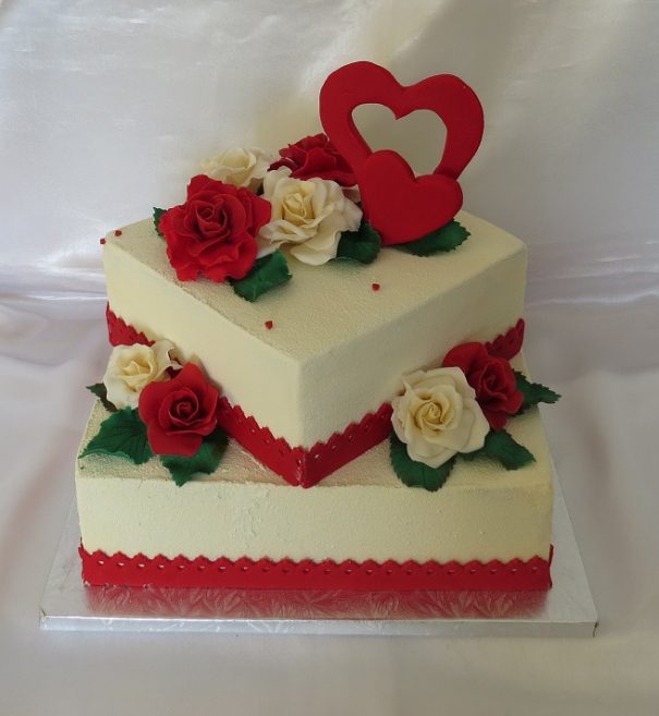 Red and ivory roses wedding cake