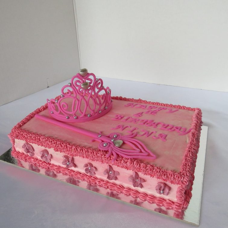 Pink cake for the little princess